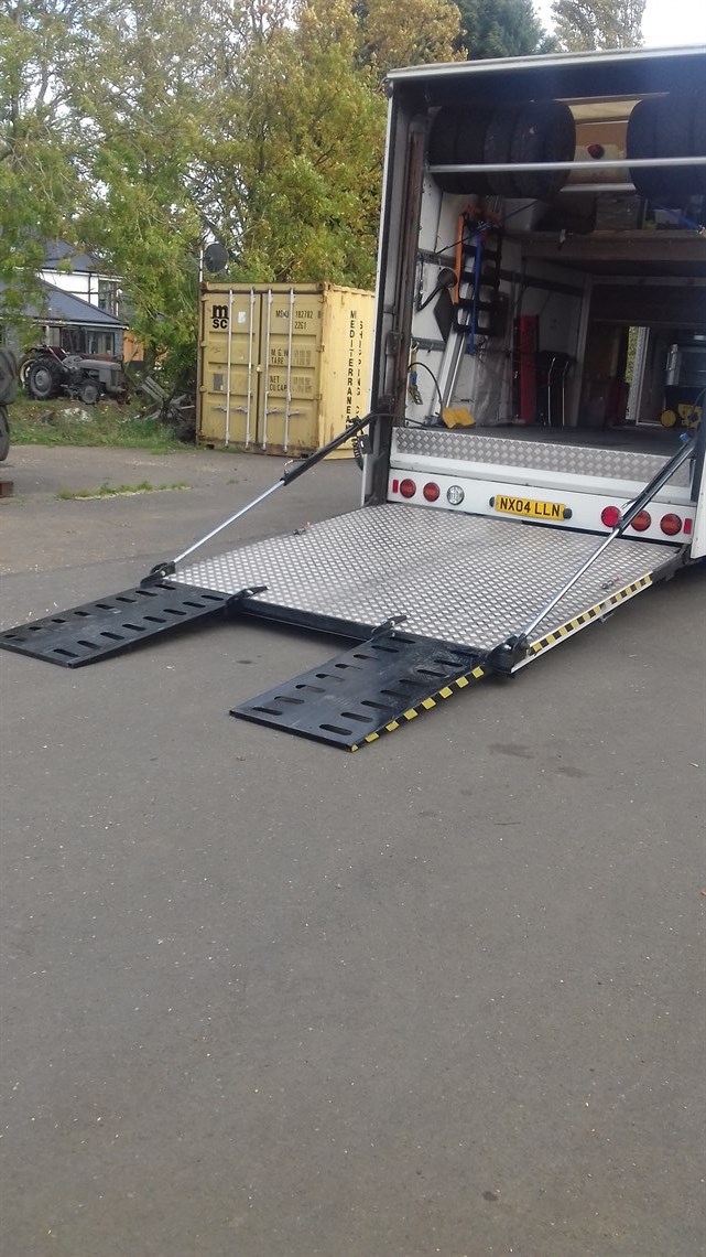 2004-iveco-75e17-race-transporter