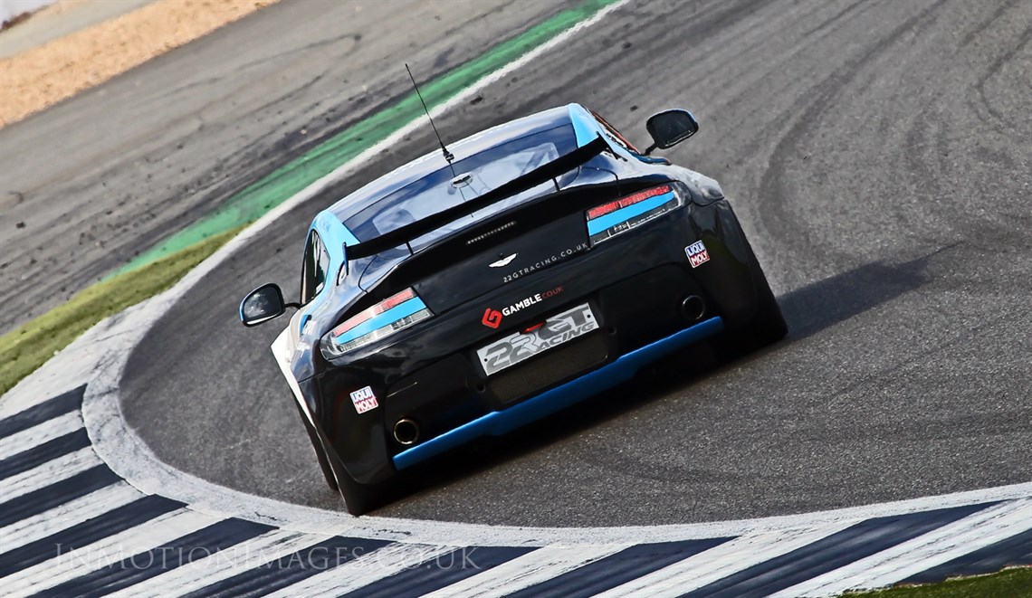 aston-martin-vantage-gt4