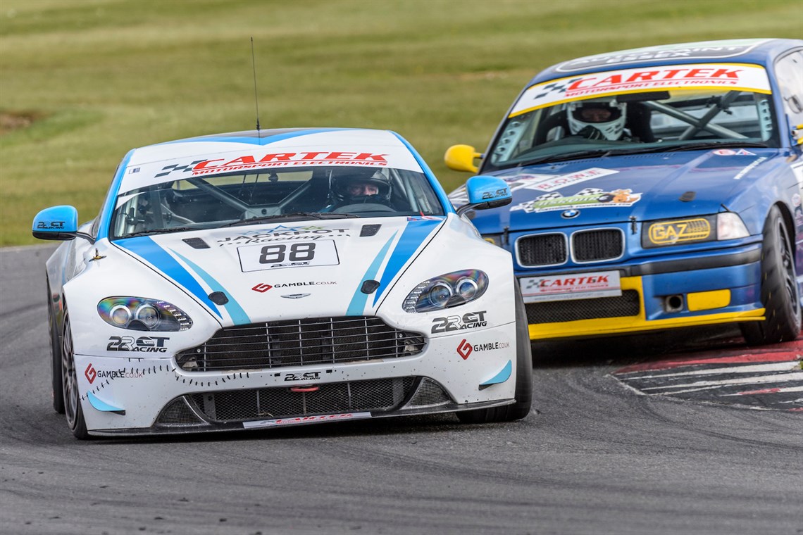 aston-martin-vantage-gt4