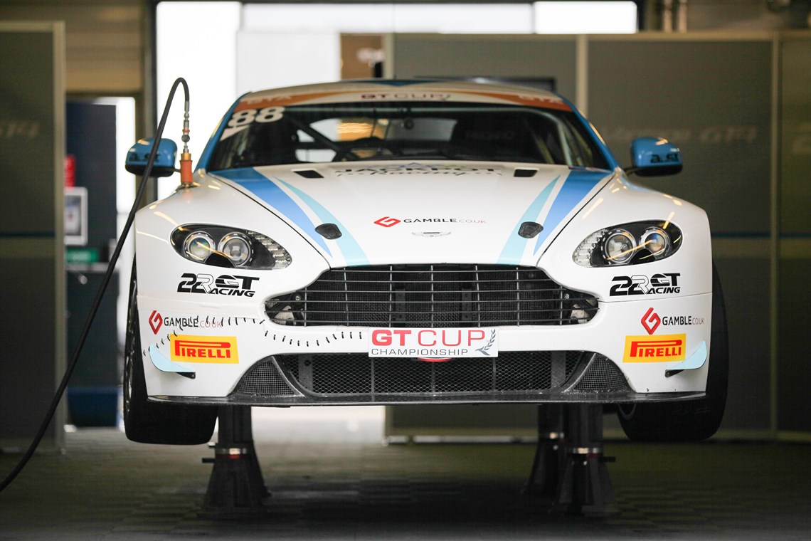aston-martin-vantage-gt4