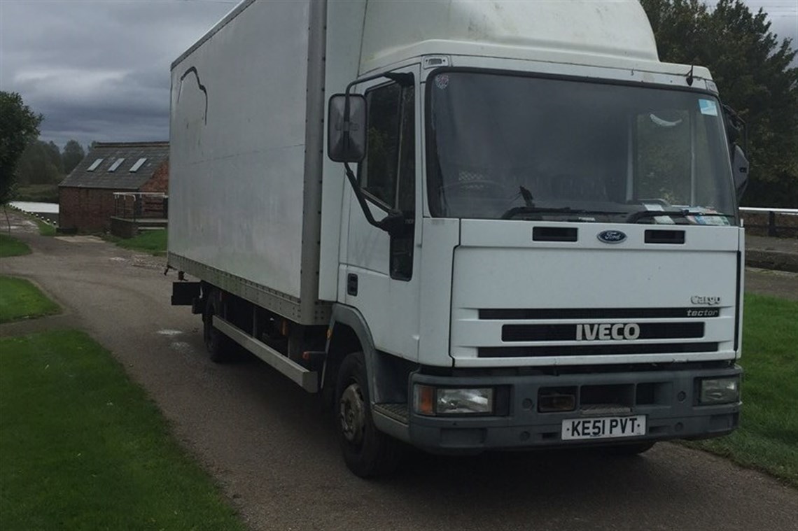 iveco-75-ton-transporter-and-awning