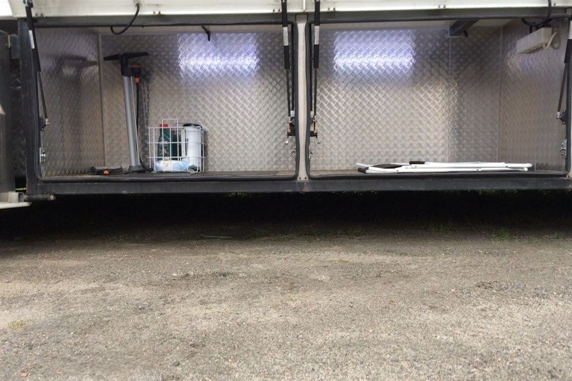 luxury-volvo-fm9-race-transporter-with-slide