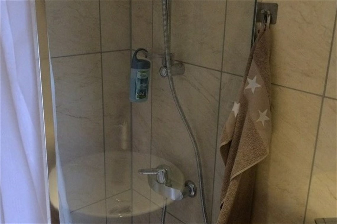 luxury-volvo-fm9-race-transporter-with-slide