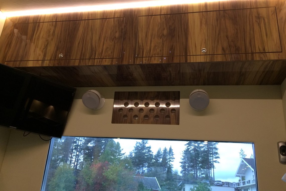 luxury-volvo-fm9-race-transporter-with-slide