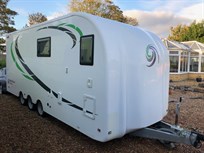 car-transporter-trailer-with-full-living-acco