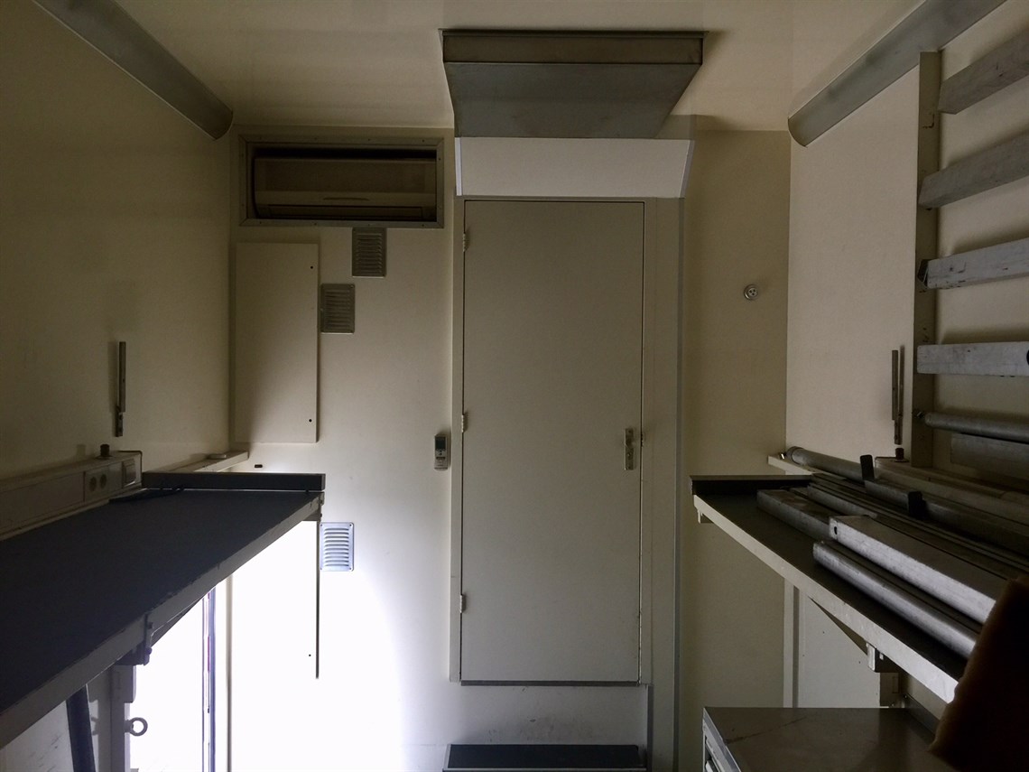 iveco-truck-and-race-trailer-with-2-awnings