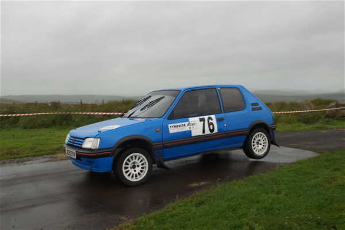 peugeot-205-gti-1900