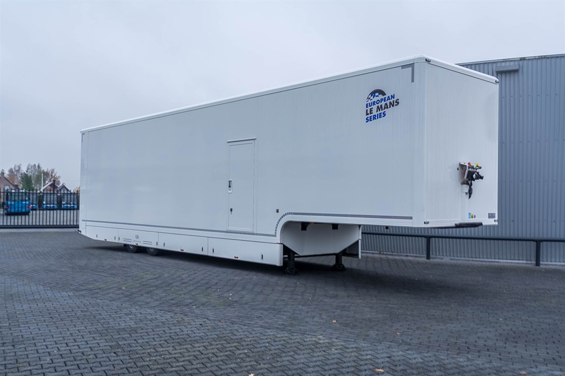 racetrailer-with-ajustuble-2nd-deck-and-offic