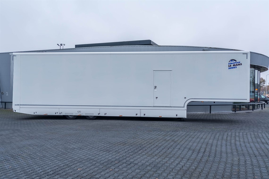 racetrailer-with-ajustuble-2nd-deck-and-offic