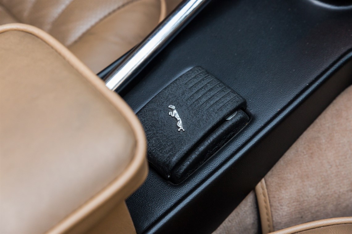 1974-jaguar-e-type-roadster