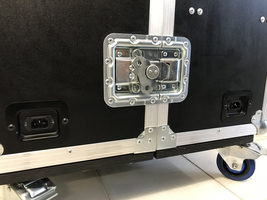 absolute-casing-custom-built-motorsport-fligh