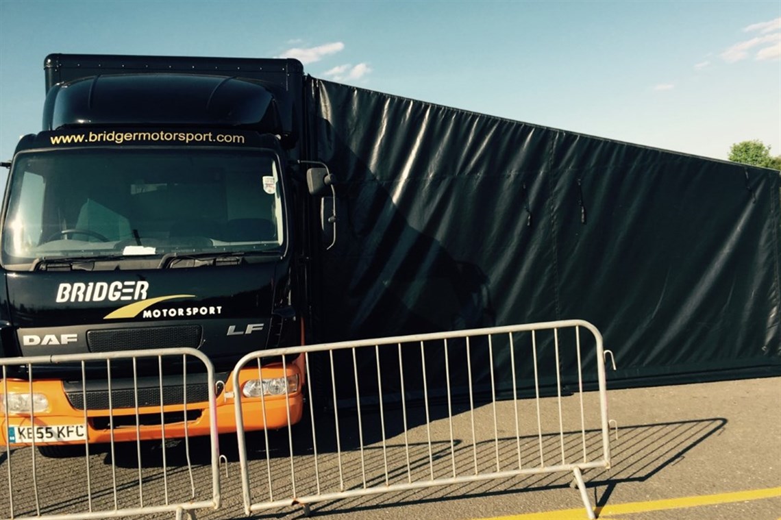 daf-lf-75-tonne-race-transporter-with-awning