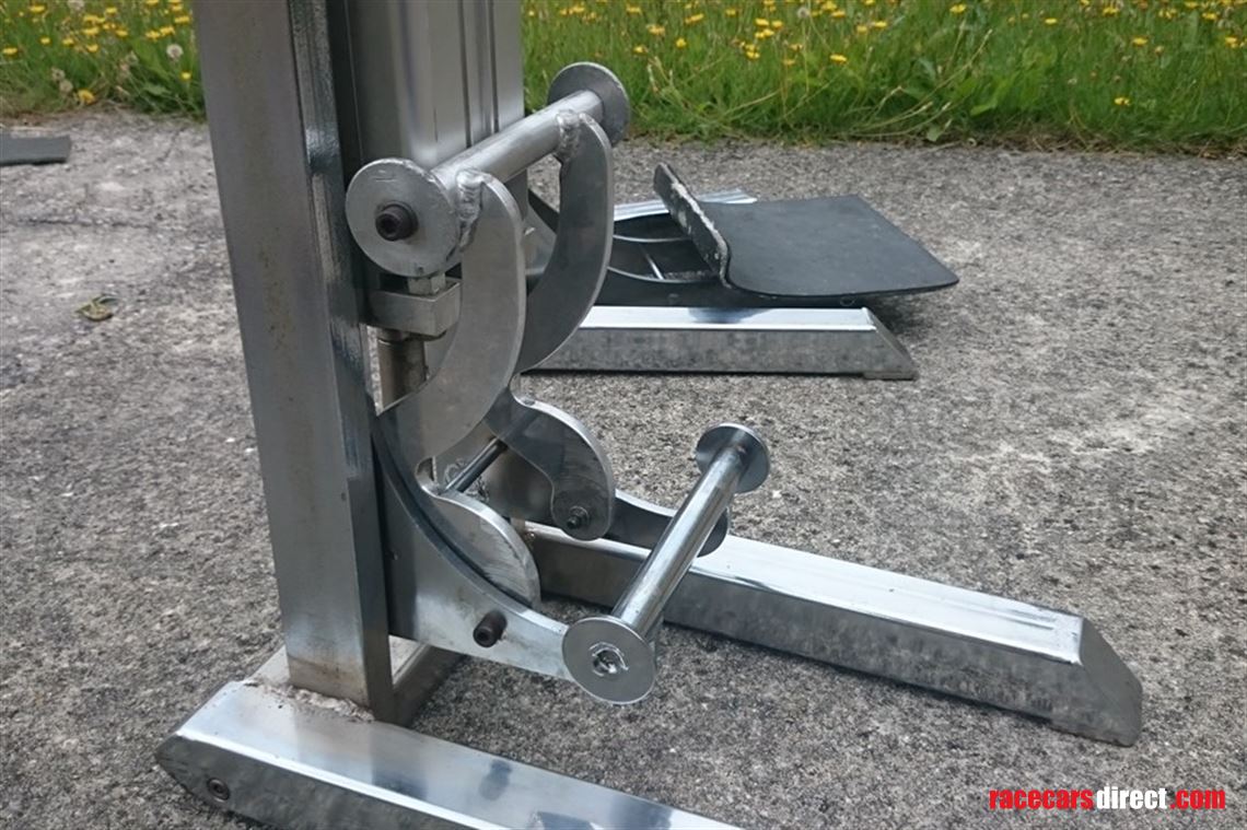 single-seater-air-jacks