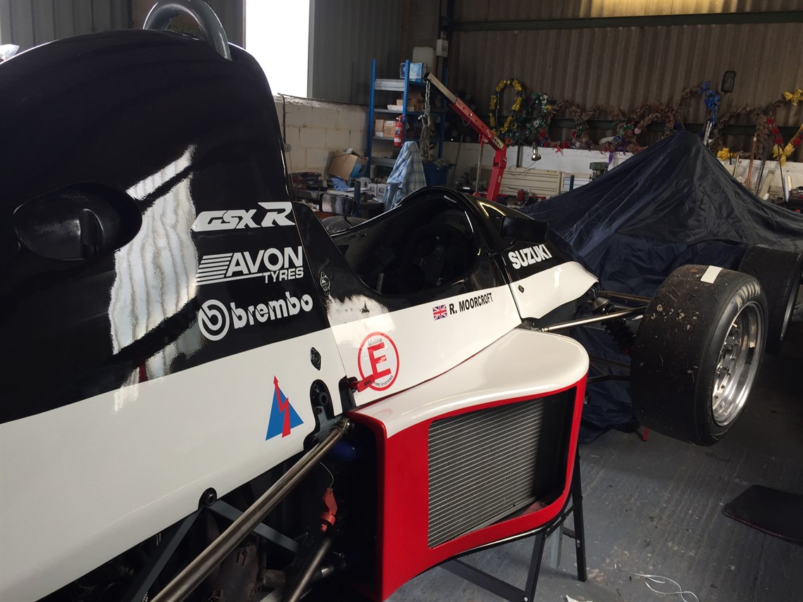 mk-6-long-wheel-base-jedi-race-car-with-suzuk