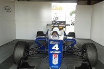 showtrax-seamless-pit-boarding-white