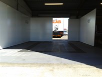 showtrax-seamless-pit-boarding-white