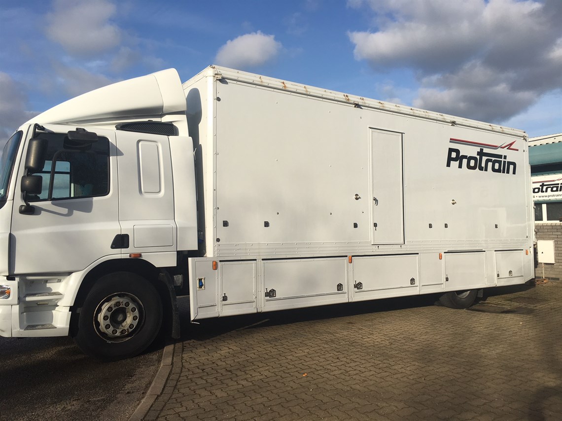 18t-daf-race-truck-and-large-awning