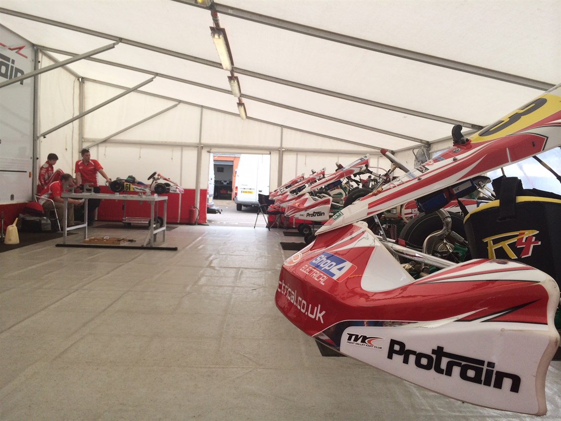 18t-daf-race-truck-and-large-awning