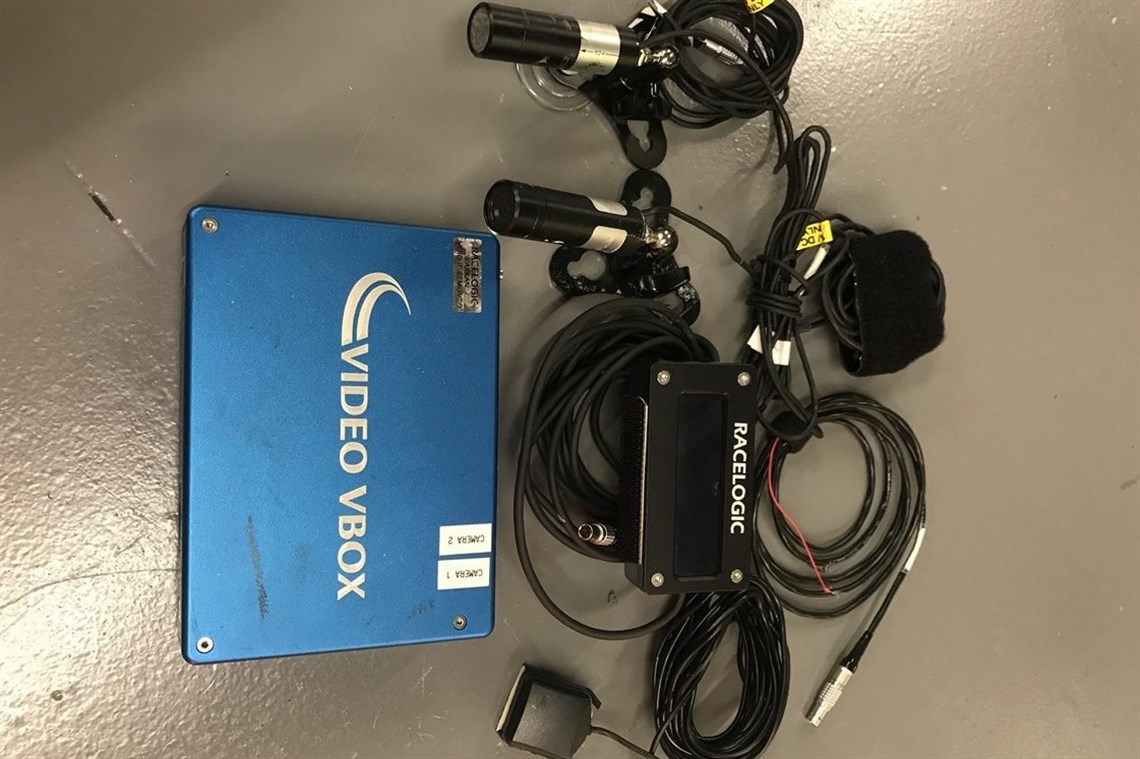 race-logic-vbox-pro-system-with-oled-display