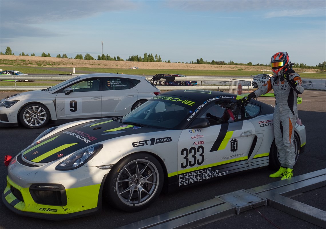cayman-gt4-clubsport-mr-trophy