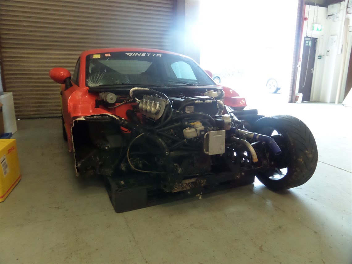 damaged-2015-ginetta-g40-grdc-car
