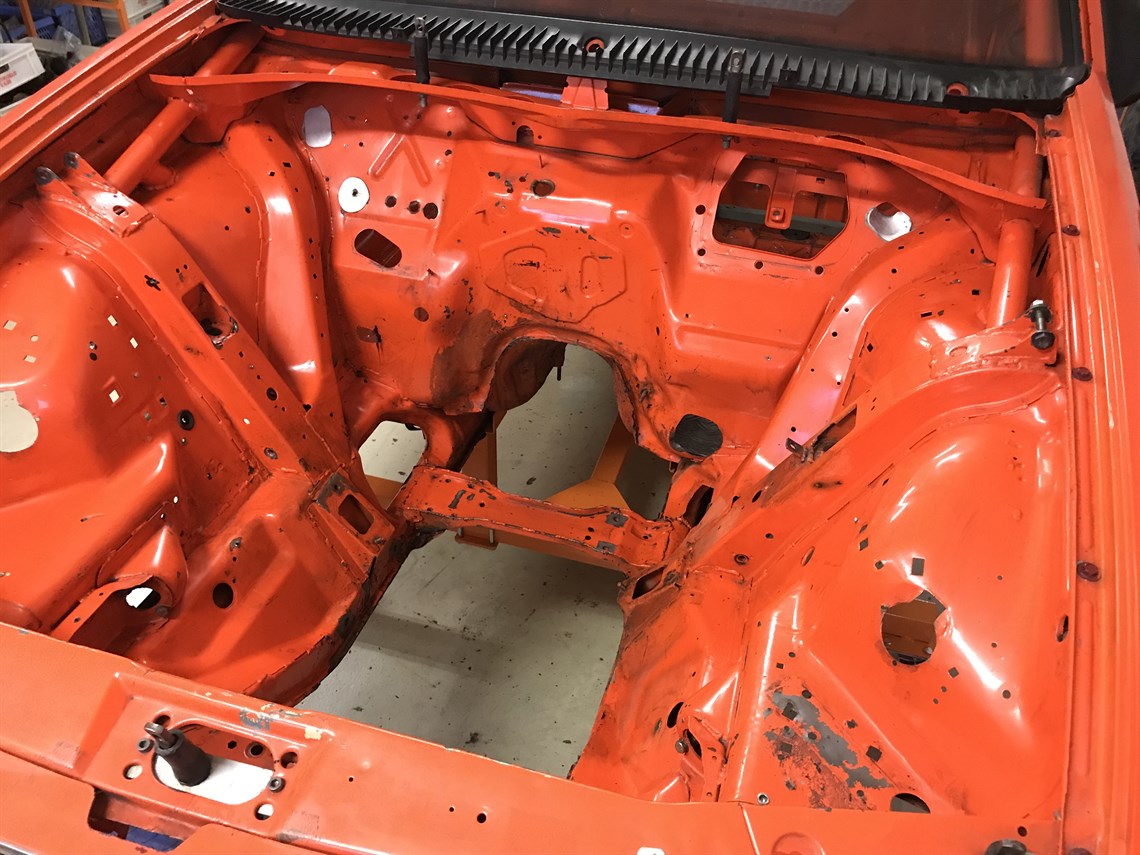 alfa-75-body-with-certified-roll-cage