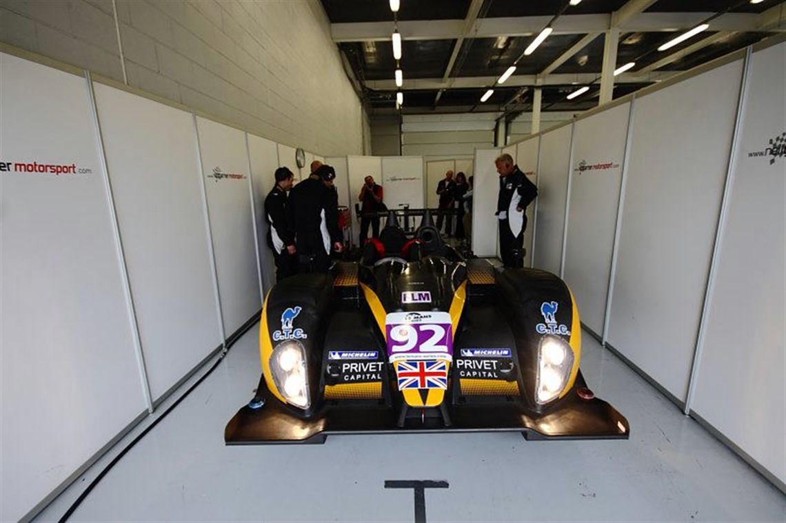 race-teamengineerstaffequipment-available-for