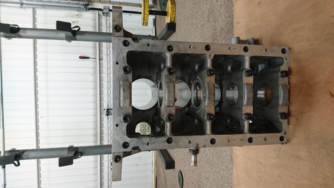 c20xec20let-qed-millington-aluminium-race-blo