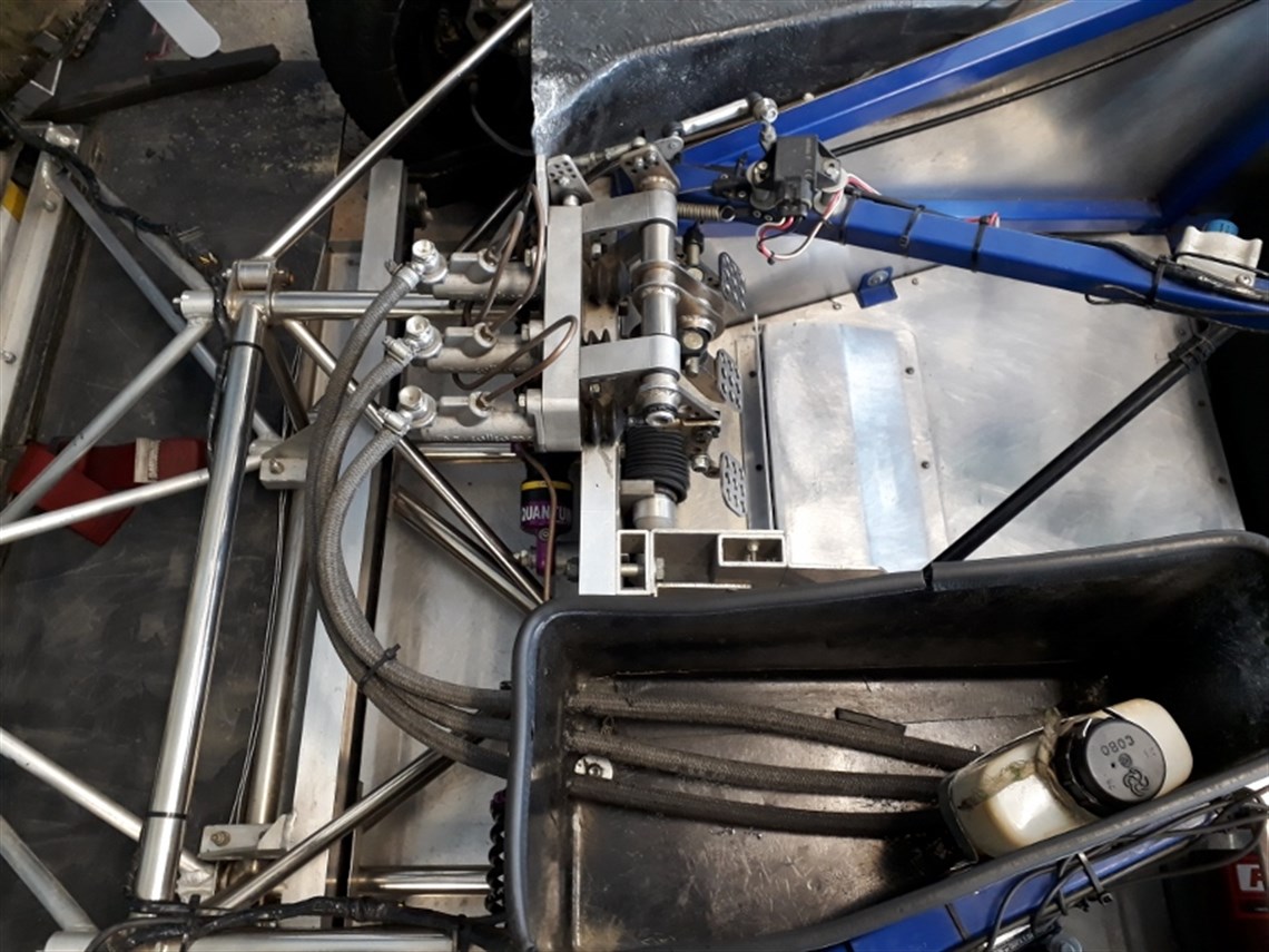 bdn-s3----rgb-sports-1000-race-car