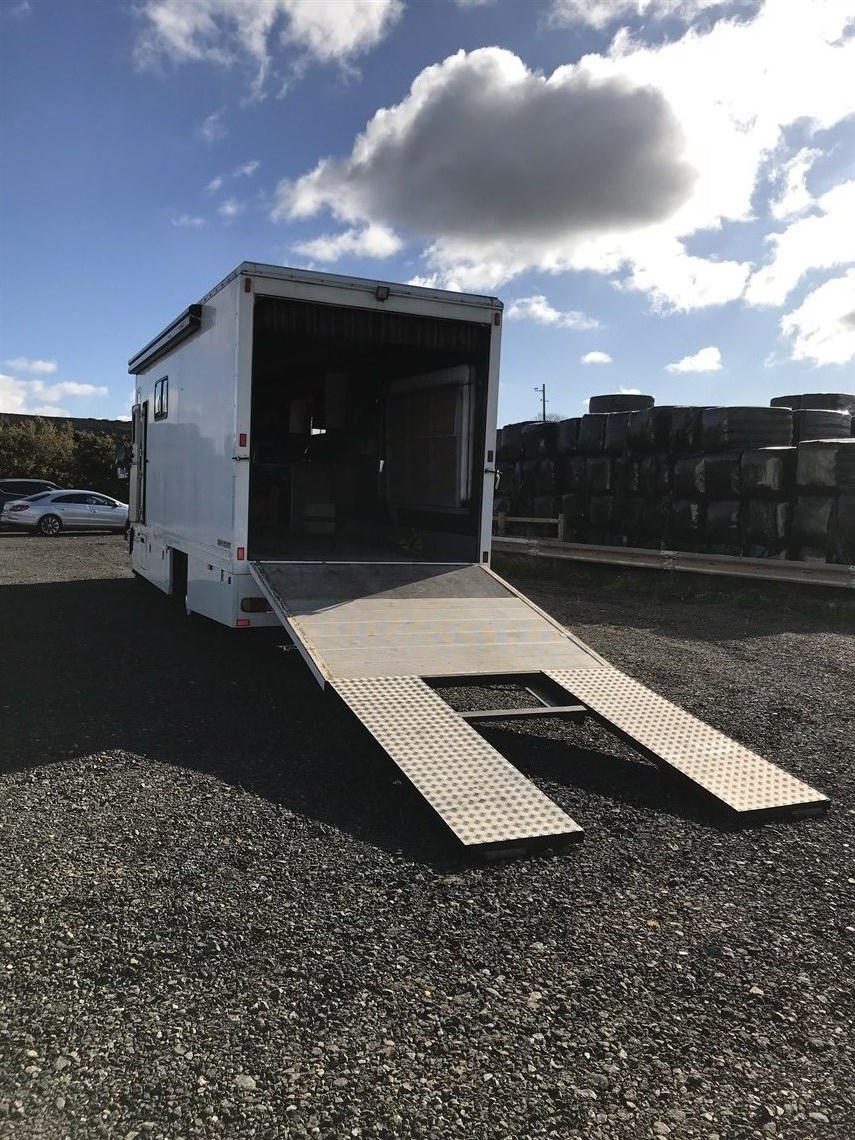 fantastic-man-75-tonne-race-transporter-motor