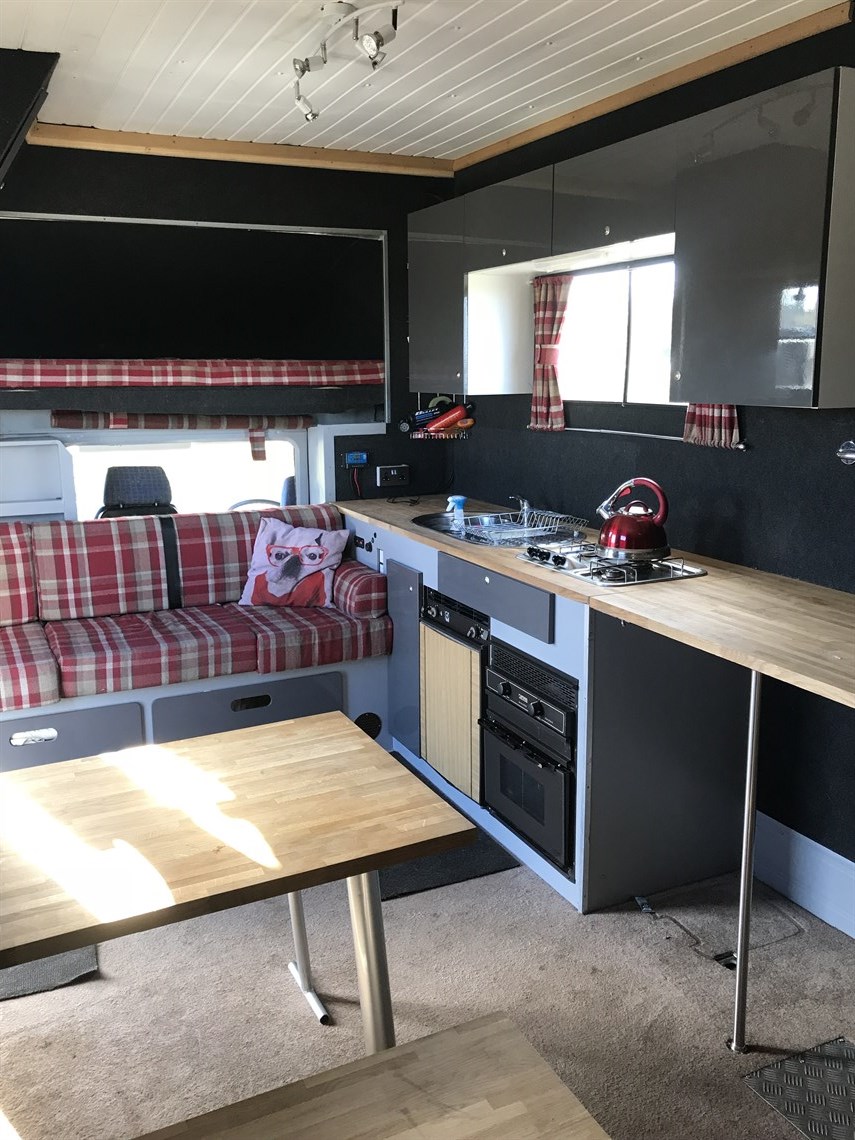 fantastic-man-75-tonne-race-transporter-motor