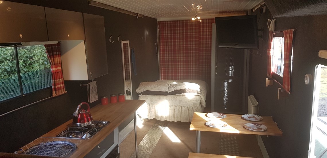 fantastic-man-75-tonne-race-transporter-motor