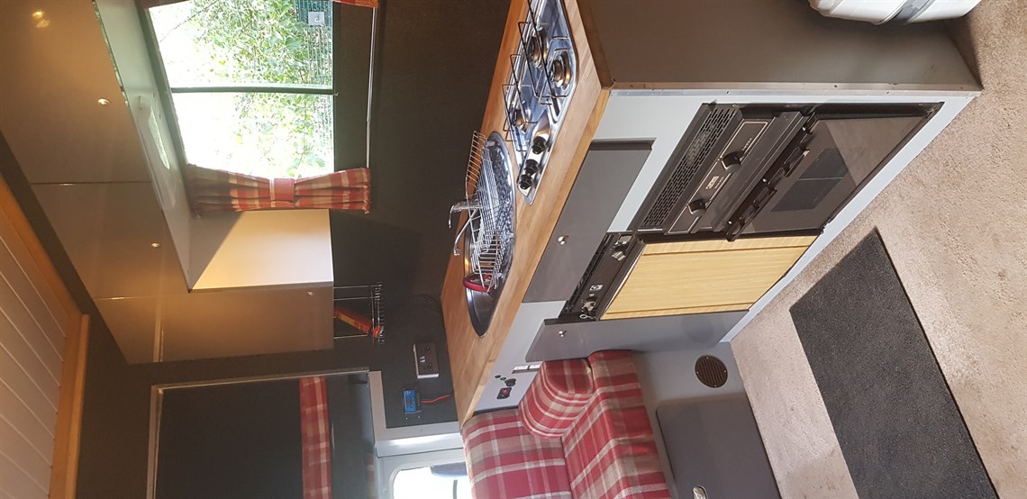 fantastic-man-75-tonne-race-transporter-motor