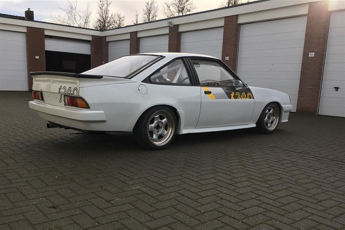opel-manta-240i-historic-racer