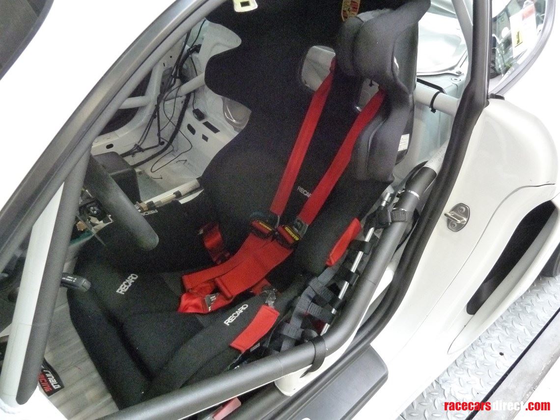 winter-sale-porsche-cayman-gt4-mr-2016