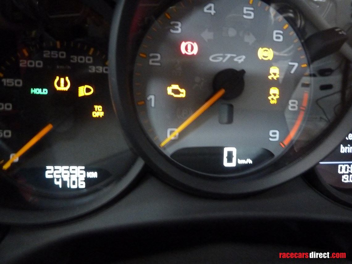 winter-sale-porsche-cayman-gt4-mr-2016