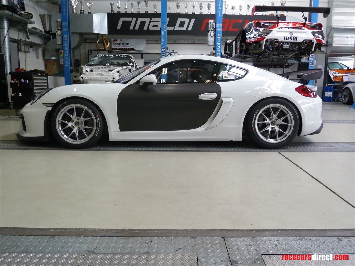 winter-sale-porsche-cayman-gt4-mr-2016