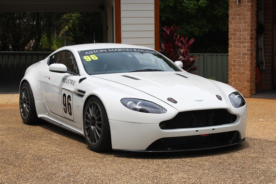 aston-martin-vantage-gt4