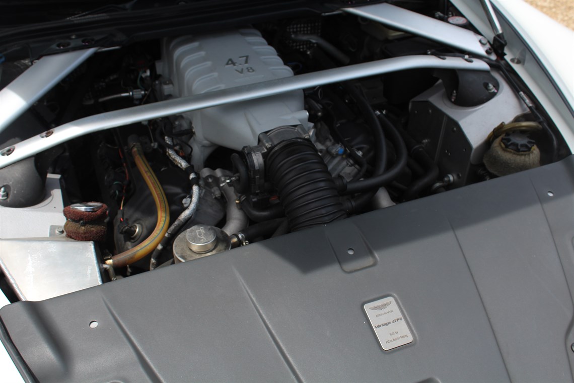 aston-martin-vantage-gt4