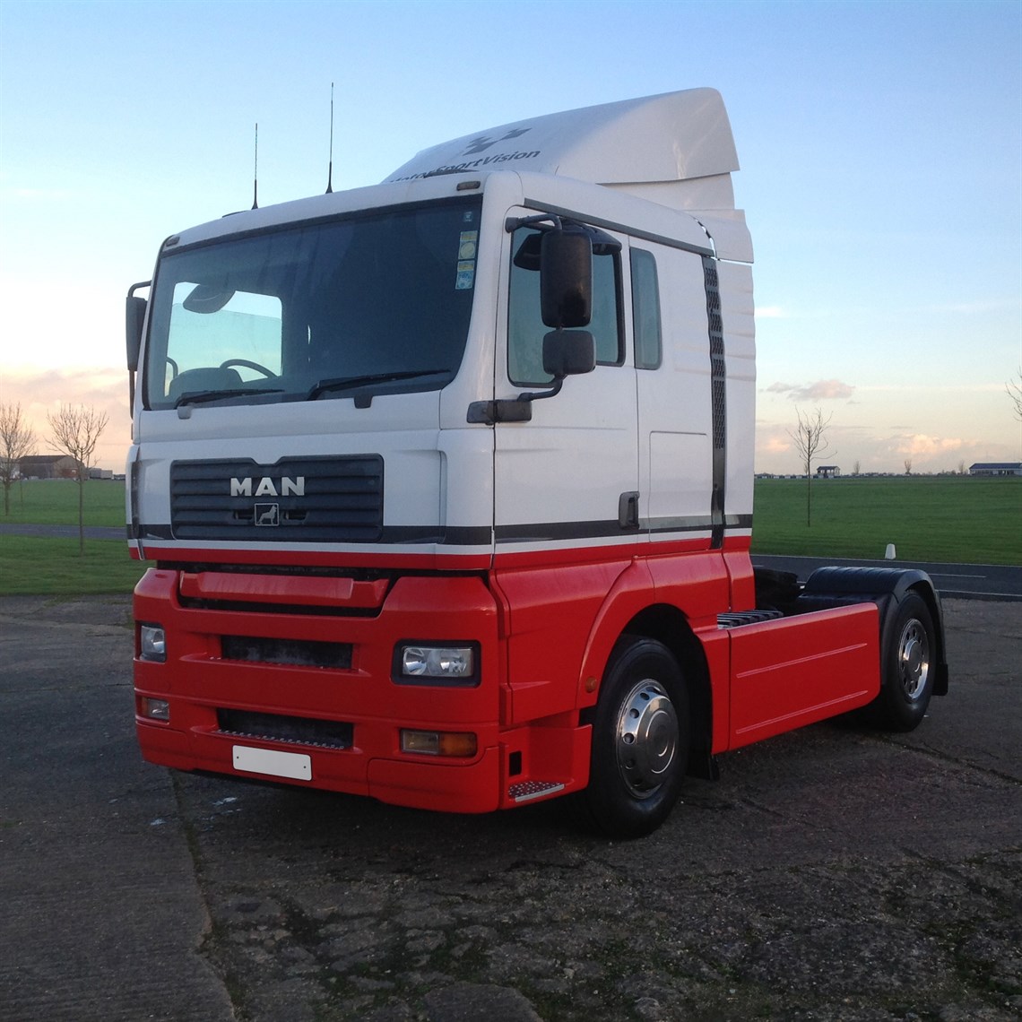 man-tractor-units-available---2-available