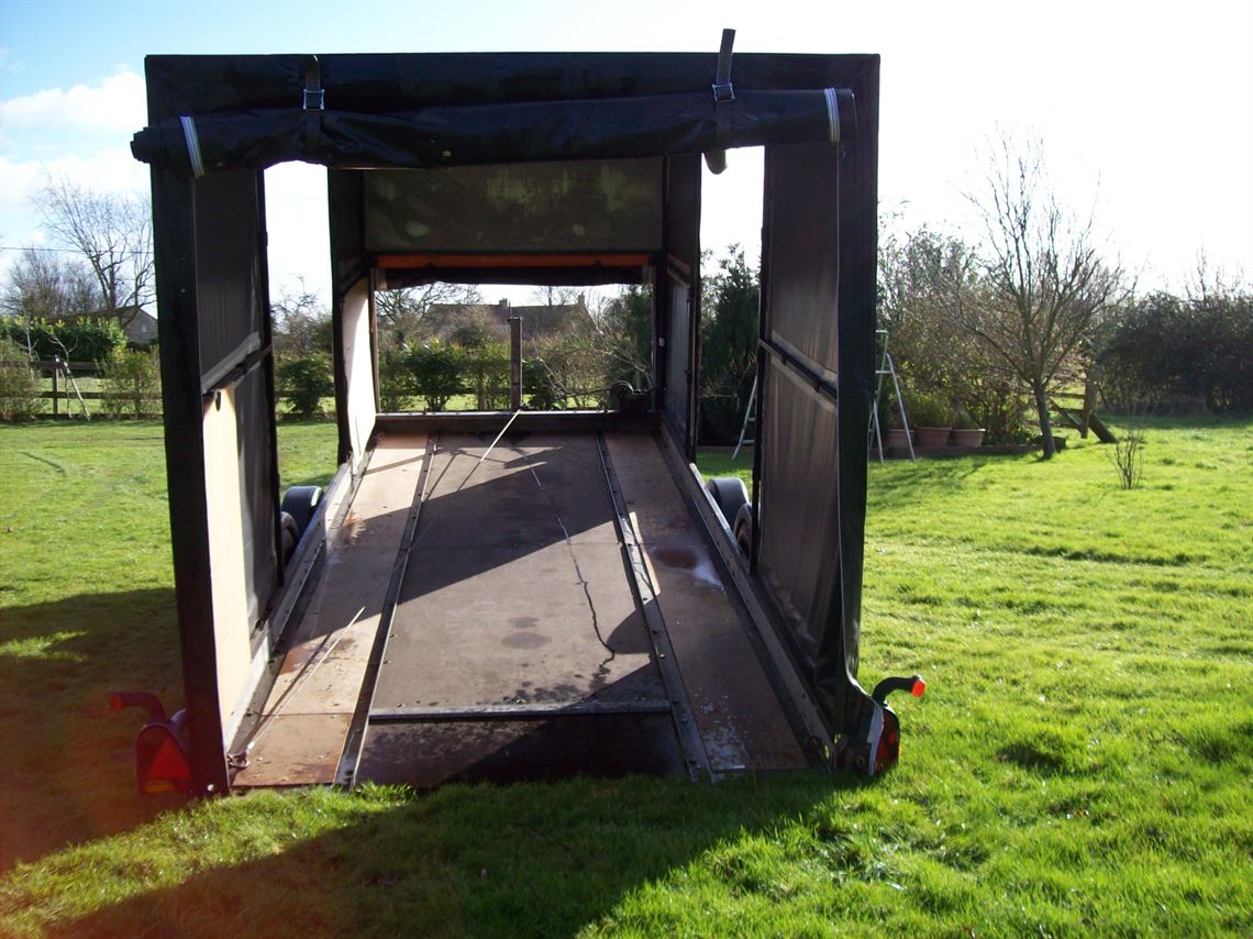 brian-james-ad-series-tilt-bed-enclosed-car-t