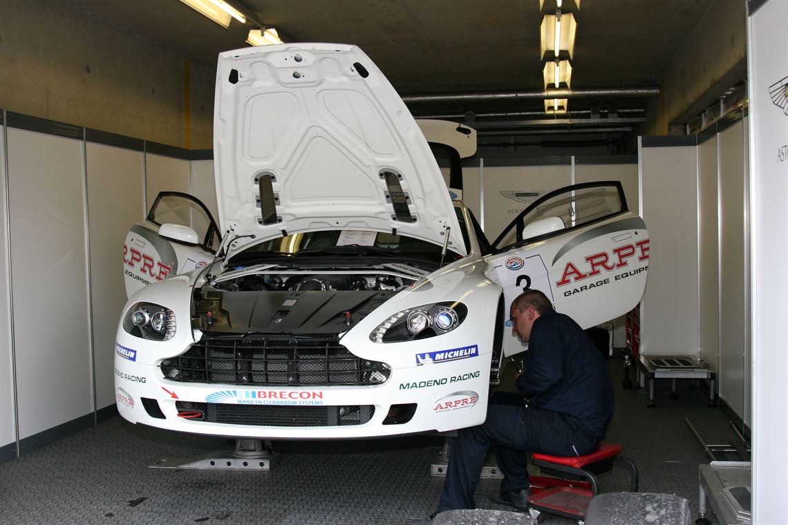 astonmartingt4n242008sixspeedmanual5060kms