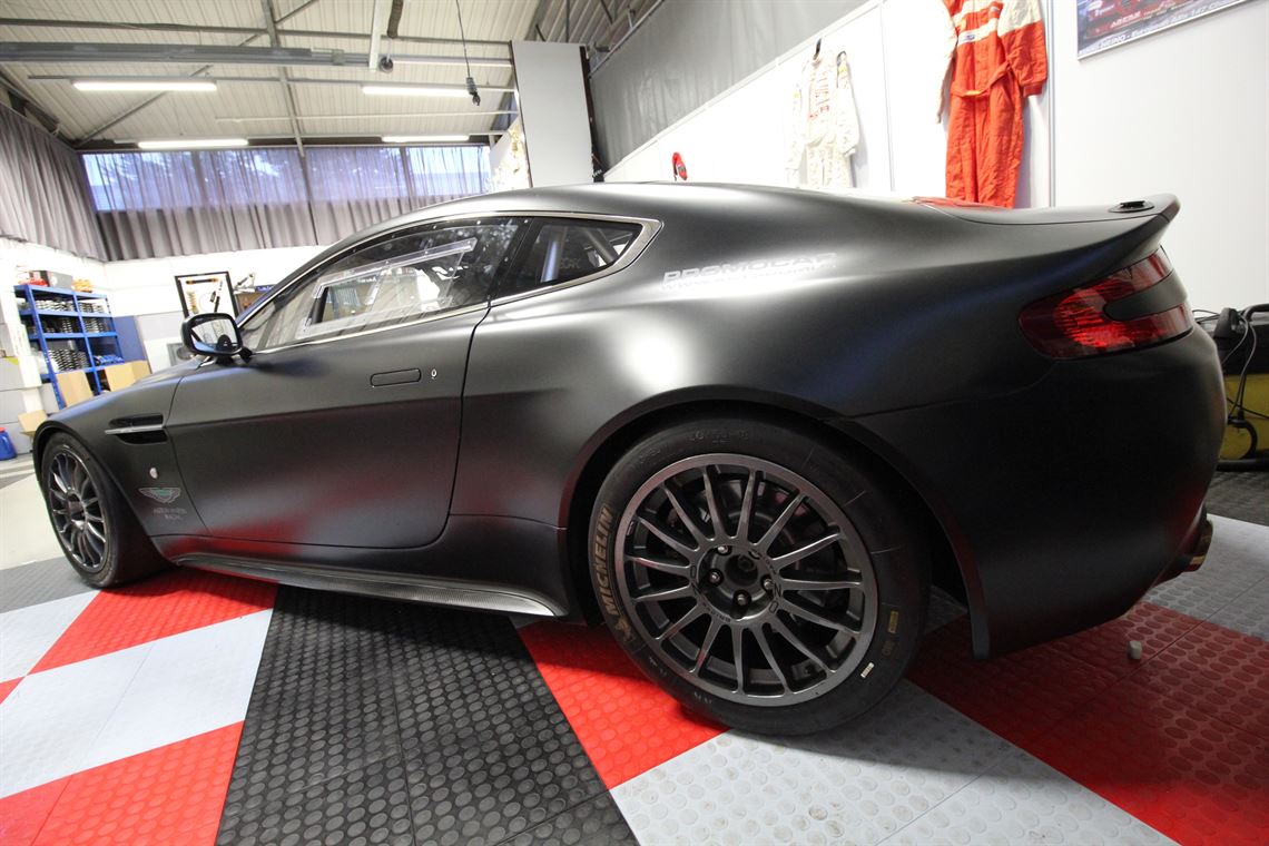 astonmartingt4n242008sixspeedmanual5060kms