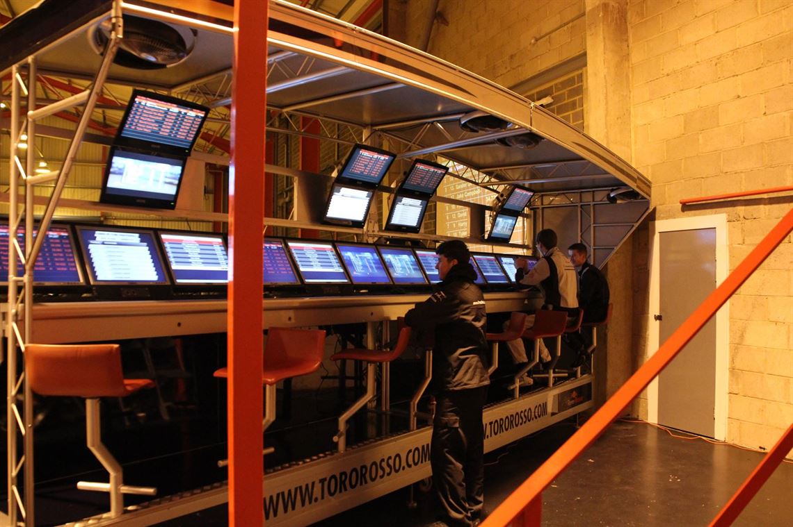 ex-scuderia-toro-rosso-f1-pit-perch