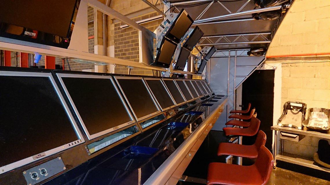 ex-scuderia-toro-rosso-f1-pit-perch