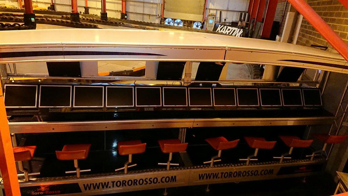 ex-scuderia-toro-rosso-f1-pit-perch