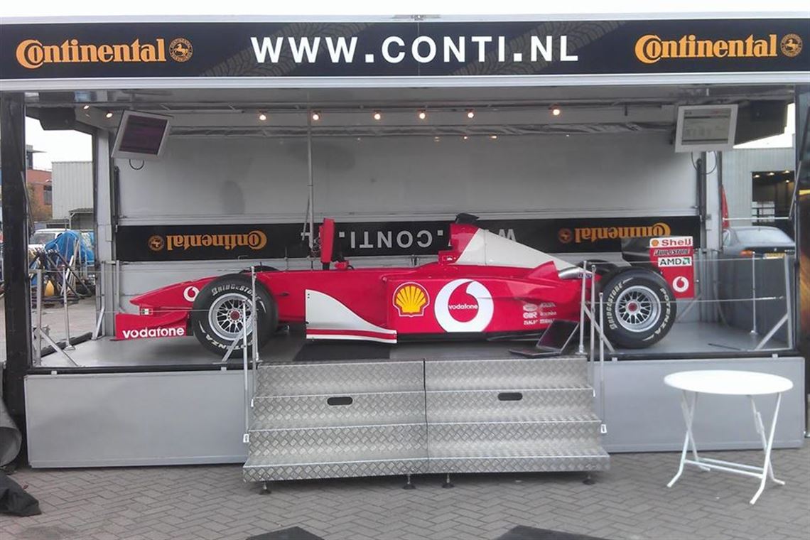 full-size-formula-1-race-sim-and-trailer