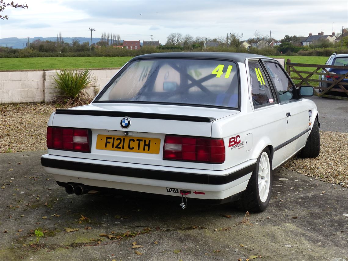 bmw-e30-325i-coupe-race-track-car