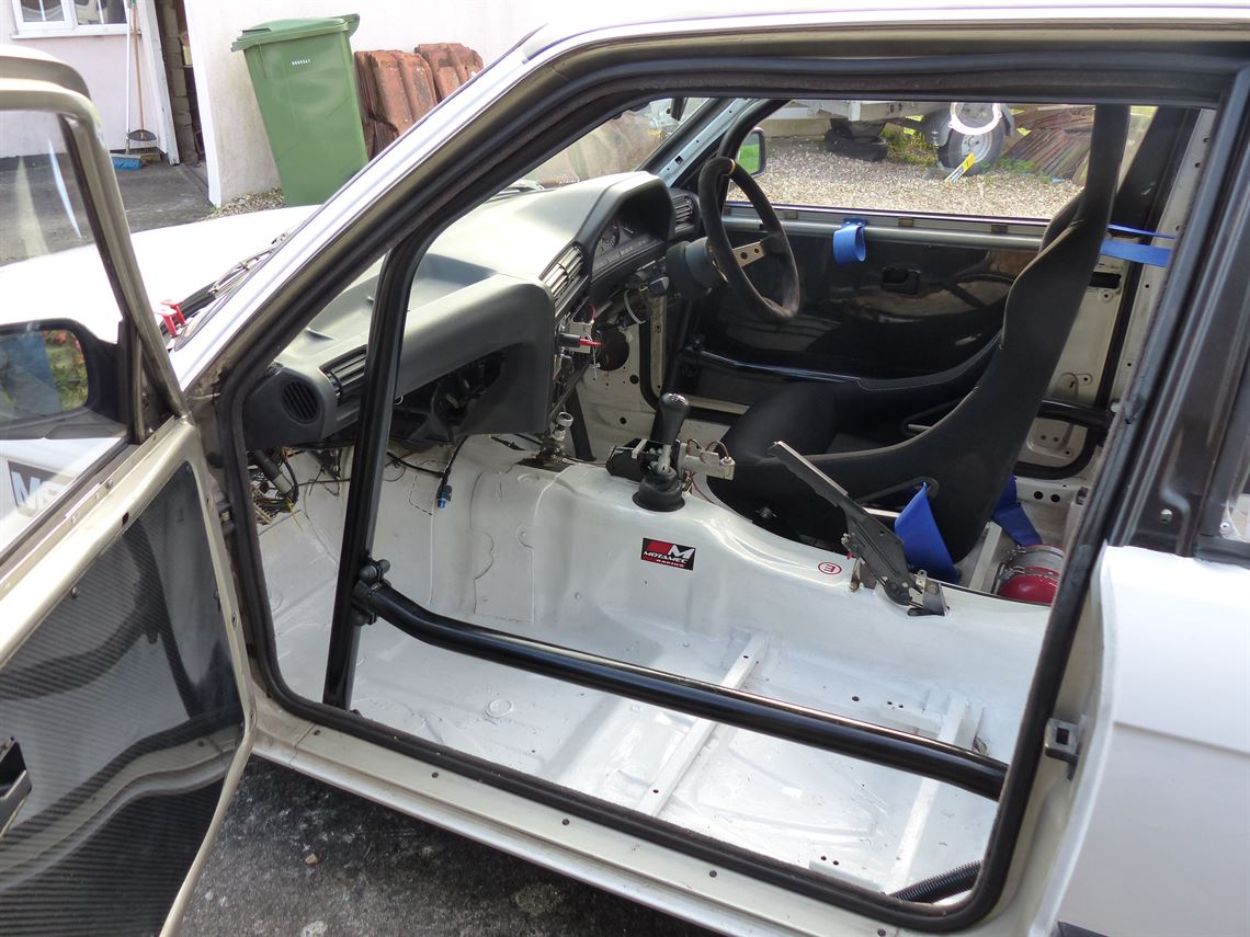 bmw-e30-325i-coupe-race-track-car