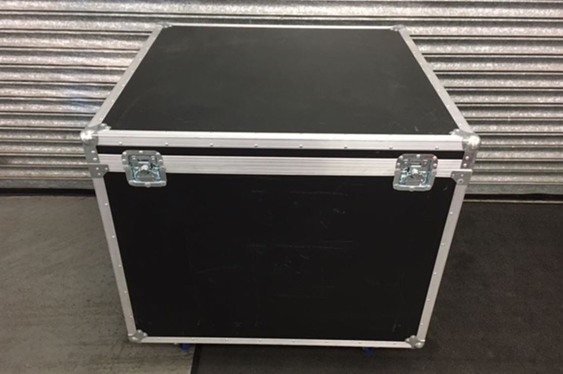 large-flight-case-on-wheels